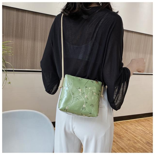 カジュアルバッグ レディース おしゃれ 花柄刺繍 クリア ショルダーバッグ クロスボディ ミニバッグ コンパクト 大人可愛い キュートの通販はau Pay マーケット An Allure レディース ファッション