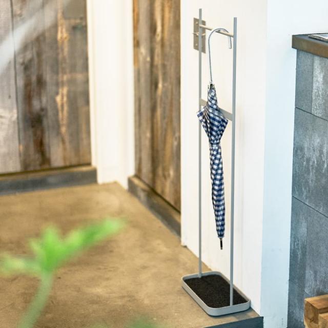 アンブレラハンガー 傘立て スリム 屋外 5本 用 完成品 スチール コンパクト おしゃれ アンブレラスタンド 引っかける傘立て 引っかけ傘立て 折りたたみ傘 傘スタンド 水切り 玄関収納 収納 薄型 スタイリッシュ