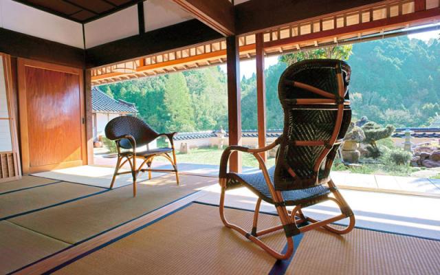WAHOOシリーズ ガラステーブル　(サイドテーブル 棚 ガラス天板 手編み 軽量 清涼感 ナチュラル 円形 丸型 木目 木製 シンプル アジアン リゾートホテル 素材感 自然素材 温かみ 上品 高級感 おしゃれ)_1