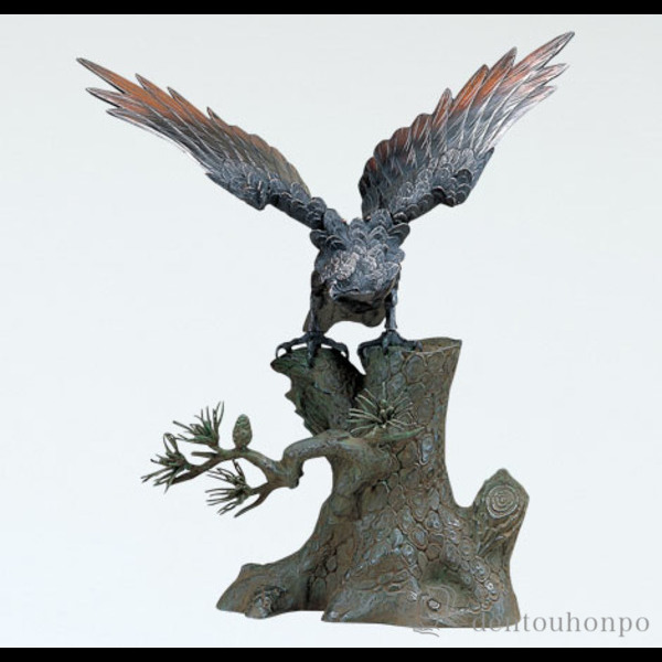 「送料無料」 銅製 松鷹 上 鉄色 15号 ( 木札名入れ有料 置物 幸運 風水 縁起物 人気 高岡銅器 結婚 出産 内祝い 引き出物 )の通販は 286,000円