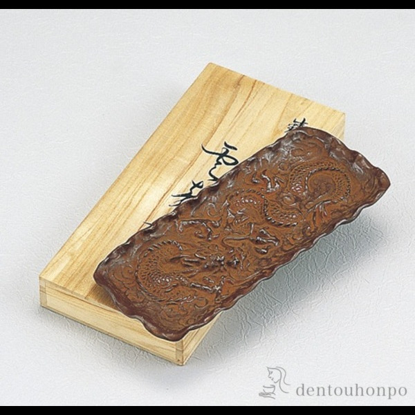 「送料無料」 銅製 ペン皿 雲龍 ( 高級 万年筆 鉛筆 水性 油性 高岡銅器 周年 創立 上場 竣工 開店 事務所移転 開業 プレゼント お祝い )の通販は