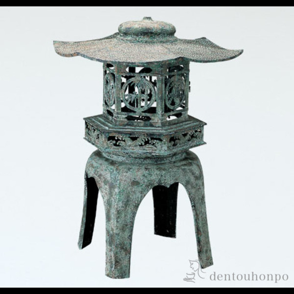 「送料無料」 銅製 六角雪見燈籠 土中色 14号 ( 木札名入れ有料 灯篭 灯ろう 燈籠 とうろう 人気 高岡銅器 結婚 出産 内祝い ) 176,000円