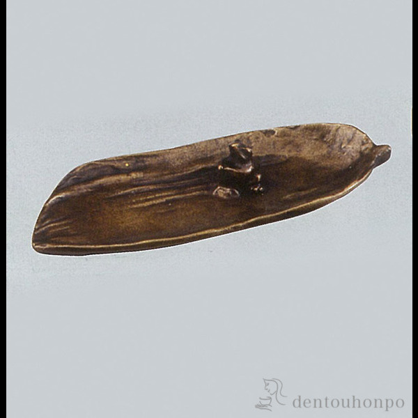 銅製 香立 笹に蛙 大 ( お香 線香 リラックス 仏具 人気 高岡銅器 結婚 出産 内祝い 引き出物 金婚式 誕生日プレゼント 還暦祝い )