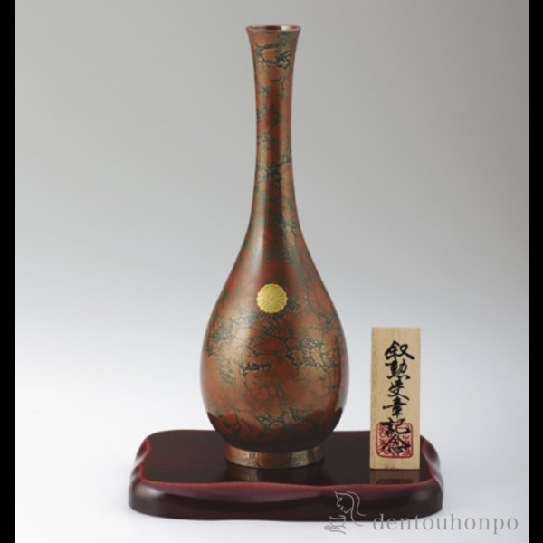 「送料無料」 銅製花瓶 鶴首 錦 7号 花台（並板）付き ( 木札名入れ有料 花瓶 フラワーベース 花器 仏間 おすすめ 高岡銅器 周年 )の通販は