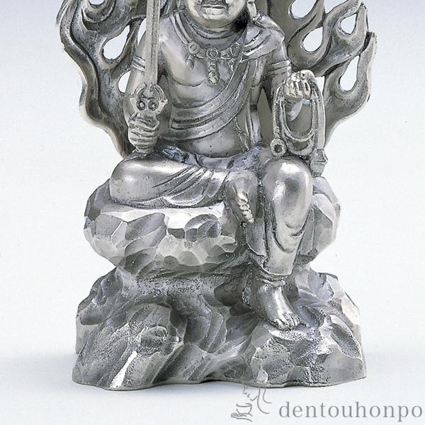 送料無料 銀製 仏像 不動明王像 須賀東篁作 250g 木札名入れ可 父の日 ギフト 早割り 初任給 プレゼント 祖父母 仏壇 寺院 の通販はau Pay マーケット 伝統本舗