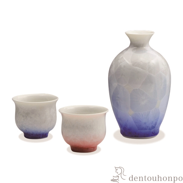 「送料無料」 お預け酒器 花結晶 白地青赤 徳利1個・ぐい呑2個 ( 名入れ有料 初任給 プレゼント 父の日 早割 酒器 日本酒 冷酒 )
