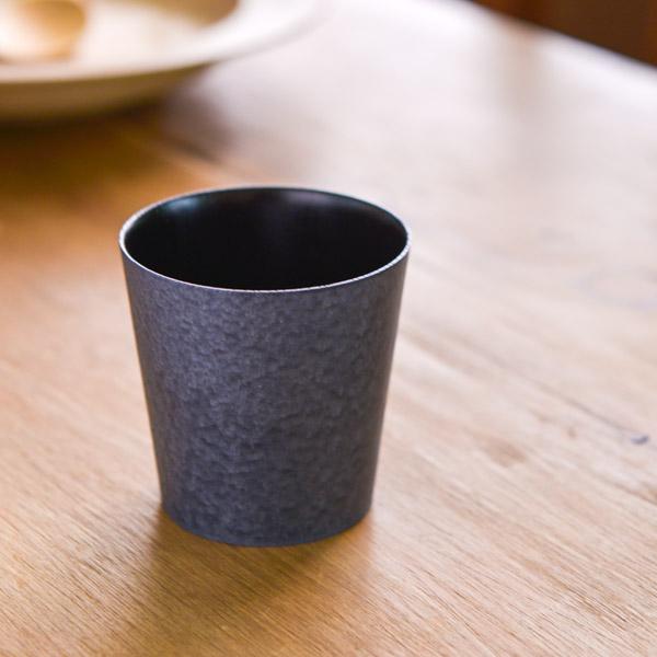 「送料無料」 うつろいカップ クールブラック/黒摺 S ( 焼酎グラス ビアカップ ビールグラス フリーカップ グラス 山中漆器 結婚 出産 )の通販は