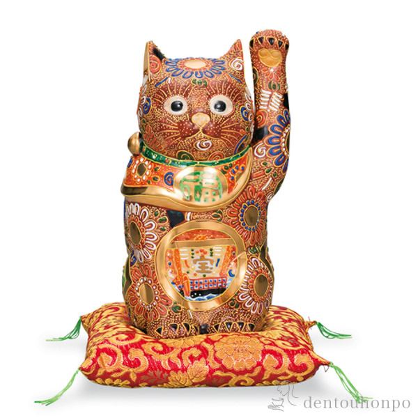 「送料無料」 九谷焼 招猫 盛(宝舟) 7号 布団付き ( 木札名入れ有料 退職祝い 定年 置物 幸運 開運 まねきねこ 風水 九谷焼 結婚 )の通販は