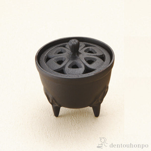 「送料無料」 香立 花びら 黒 ( 岩鋳 お香 線香 リラックス 仏具 人気 南部鉄器 周年 創立 上場 竣工 上場 竣工 開店 事務所移転 ) 4,725円