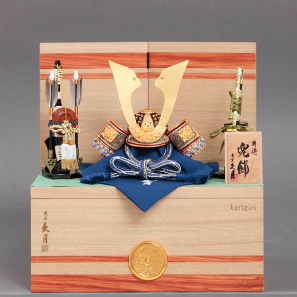 モダン友禅名入掛軸 端午の節句 小サイズ 繁栄昇鯉 菖蒲紋入り スタンド・飾り房付 ytb-014-s（代引き不可） モダン友禅名入掛軸 端午の節句繁栄昇鯉菖蒲紋入り スタンド・飾り