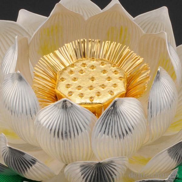 「送料無料」 純銀 蓮飾り 白 1.7号・17g ( 高級 コレクション 美術品 工芸品 伝統 東京銀器（銀工芸） 周年 創立 上場 竣工 )_1