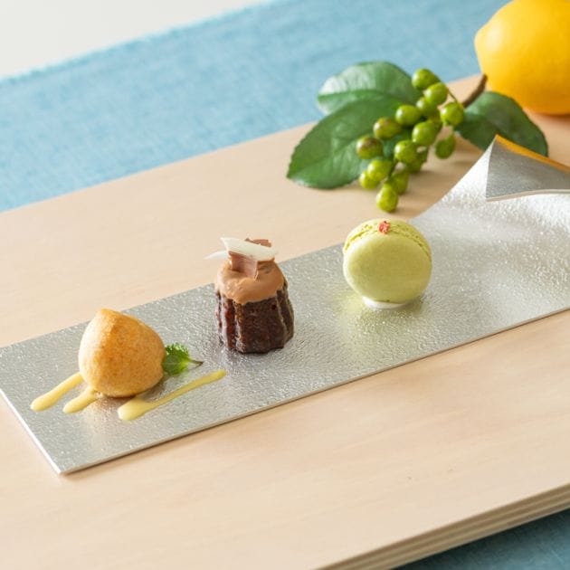 「送料無料」 角長皿 ( 能作 初任給 プレゼント 母の日 プレート おつまみ 料理 和食 洋食 高岡銅器 結婚 出産 内祝い 引き出物 金婚式 )