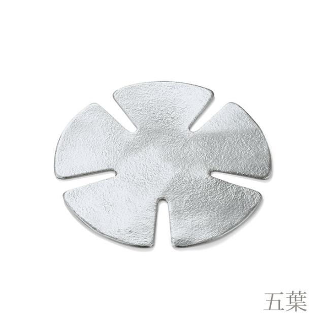 トレー 五葉 中 ( 能作 母の日 早割 プレゼント 初任給 プレート 醤油皿 豆皿 和食 洋食 高岡銅器 結婚 出産 内祝い 引き出物 金婚式 )_1