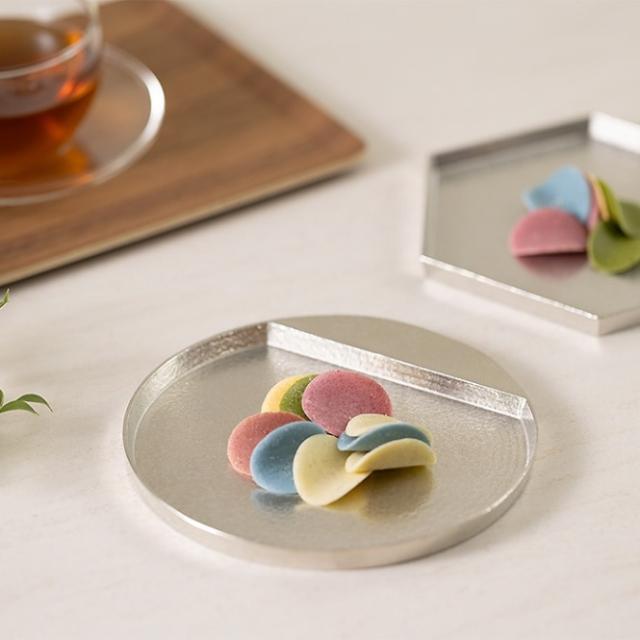 つまみ皿 MARU L ( 能作 退職祝い 定年 プレート 醤油皿 豆皿 和食 洋食 高岡銅器 結婚 出産 内祝い 引き出物 金婚式 誕生日プレゼント )