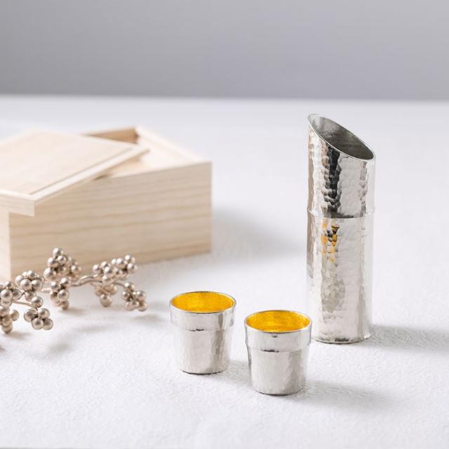 「送料無料」 竹型酒器セット 金箔 片口1個・ぐい呑2個 桐箱入り ( 能作 木箱名入れ有料 酒器 日本酒 冷酒 プレゼント 人気 高岡銅器 )
