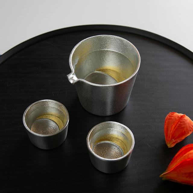 「送料無料」 月の酒器セット 金箔 片口1個・ぐい呑2個 ( 能作 名入れ有料 初任給 プレゼント 父の日 早割 酒器 日本酒 冷酒 )