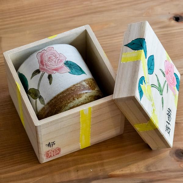 九谷焼 色いろカップ 薔薇 桃色 ( 和窯 色いろカップ 木箱名入れ有料 初任給 プレゼント 父の日 早割 焼酎グラス ビアカップ )