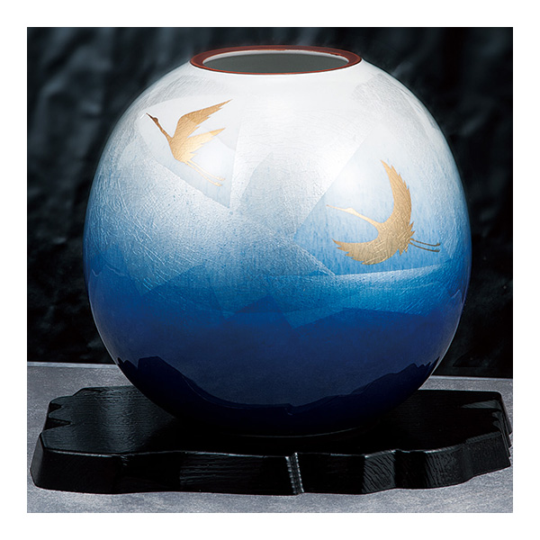 「送料無料」 九谷焼 花瓶 銀彩双鶴 5.5号 ( 木札名入れ有料 退職祝い 定年 花器 フラワーベース インテリア 陶器 日本のお土産 九谷焼 )の通販は 14,300円