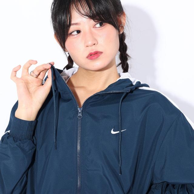 ナイキ｜個性派◎パープルジャージ 春のスポーツ＆ストリートに映える！ フードイン ナイキ｜個性派◎パープルジャージ 春のスポーツ＆ストリートに