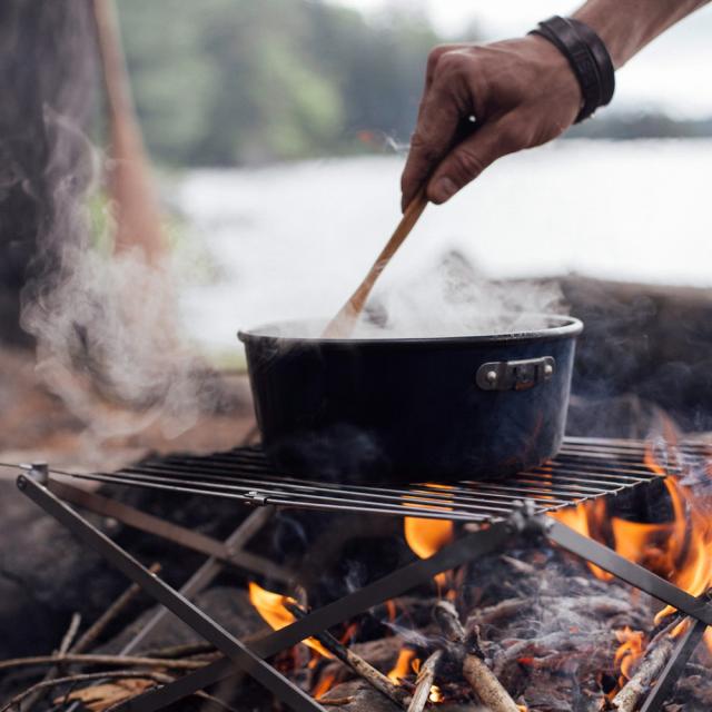 ウルフ&グリズリー(WOLF AND GRIZZLY)焚き火台 キャンプ グリル M1