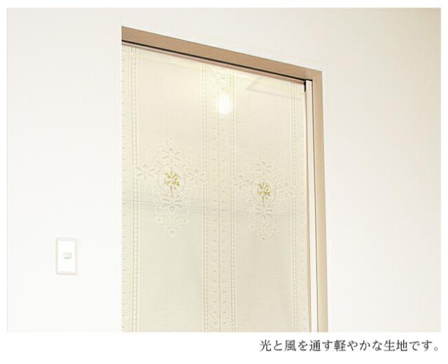 のれん おしゃれ カーテン 間仕切り 目隠し ナチュラル フラワー 北欧 エレガント ロマンチック ユリ刺繍 85×150cm 室内用のれん