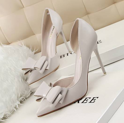 結婚式 パンプス ヒールパンプス 痛くない 大きいサイズ ハイヒール リボン 結婚式用 結婚式パンプス 安い 靴 レディース パンプス の通販はau Pay マーケット Leaflower