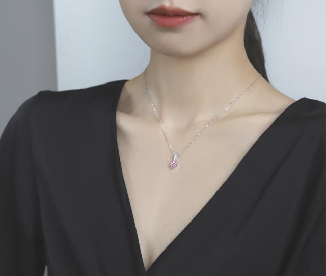 モアサナイト ピンク ネックレス レディース 1ct 一粒 シンプル ピンクダイヤモンド の２.５倍の輝き 桜ピンク 誕生日 プレゼント 誕生日プレゼント ギフト 女性 大人 シルバー925 プラチナ  仕上 チェーン 45cm 長さ調整_4