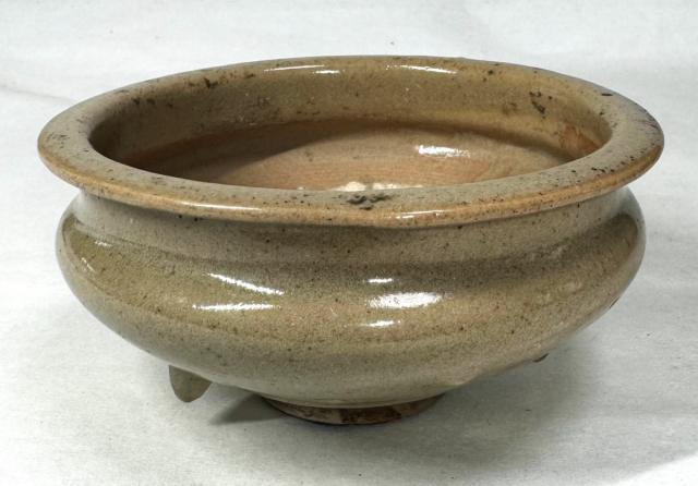 送料無料】唐物 明時代『 米色青磁香炉 龍泉窯 』 竜泉窯時代物 無傷