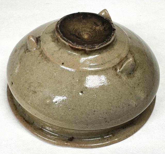 唐物 明時代『 米色青磁香炉 龍泉窯 』 竜泉窯時代物 無傷 箱付WWTT018 送料無料】唐物 明時代『 米色青磁香炉 龍泉窯 』 竜泉窯時代物 無傷