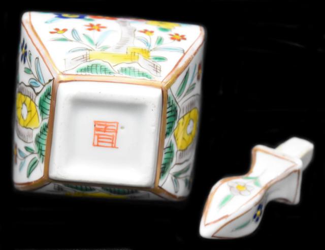 送料無料】伊万里 花鳥四角瓶 染錦 年代物 骨董 古玩 古美術品 古道具