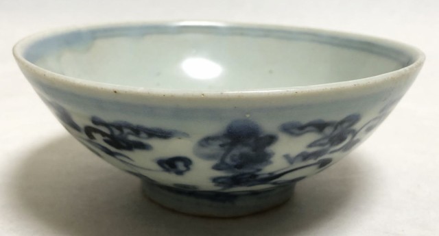 【送料無料】明時代 古染付 唐草紋様茶碗 伝世品焼物 箱付 青花 ウブ品 入手困難 骨董 中国古玩 (茶道先生所蔵品出し) 威龍彩雲｜au PAY  マーケット