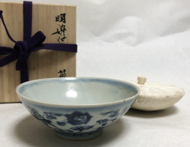 【送料無料】明時代 古染付 唐草紋様茶碗 伝世品焼物 箱付 青花 ウブ品 入手困難 骨董 中国古玩 (茶道先生所蔵品出し) 威龍彩雲｜au PAY  マーケット