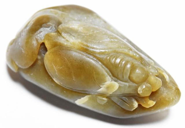 送料無料】復活や生命の象徴 Jade Netsuke 開運 風水 天然 玉石 手彫り