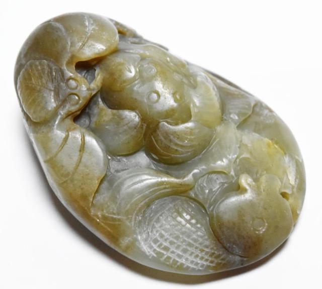 市場 送料無料 天然 手彫り金魚 金運 Netsuke開運 Goldfish 根付 風水 の象徴jade 玉石