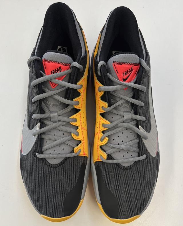 即納 ナイキ メンズ バッシュ フリーク2 ローカット 黒 黄 Nike Zoom Freak 2 "Taxi" - Black/Silver