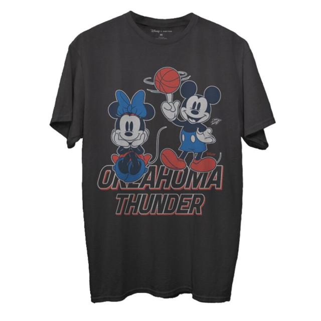 メンズ Tシャツ "Oklahoma City Thunder" Junk Food Disney Mickey & Minnie 2020/21 City Edition T-Shirt - Blackの通販は