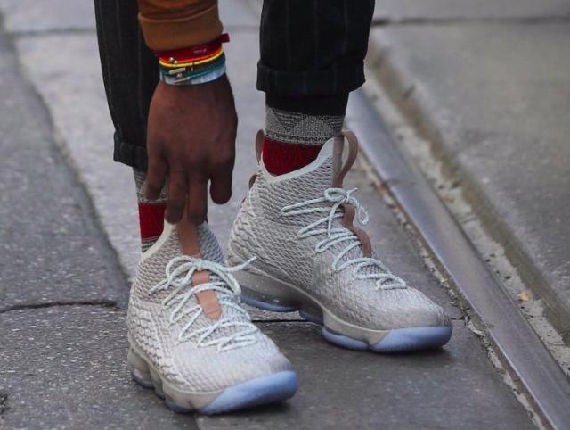 ナイキ メンズ Nike LeBron 15 "Ghost" バッシュ String/Vachetta Tan-Sail レブロン１５_2