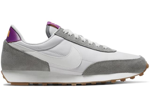 美品23 NIKE DAYBREAK ナイキ デイブレイク HA788 美品23 NIKE DAYBREAK ナイキ デイブレイク HA788 - メルカリ