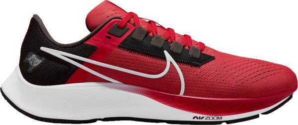 ナイキ メンズ ランニングシューズ Nike Air Zoom Pegasus 38 Bucs Running Shoes　- Tampa Bay Buccaneersの通販は