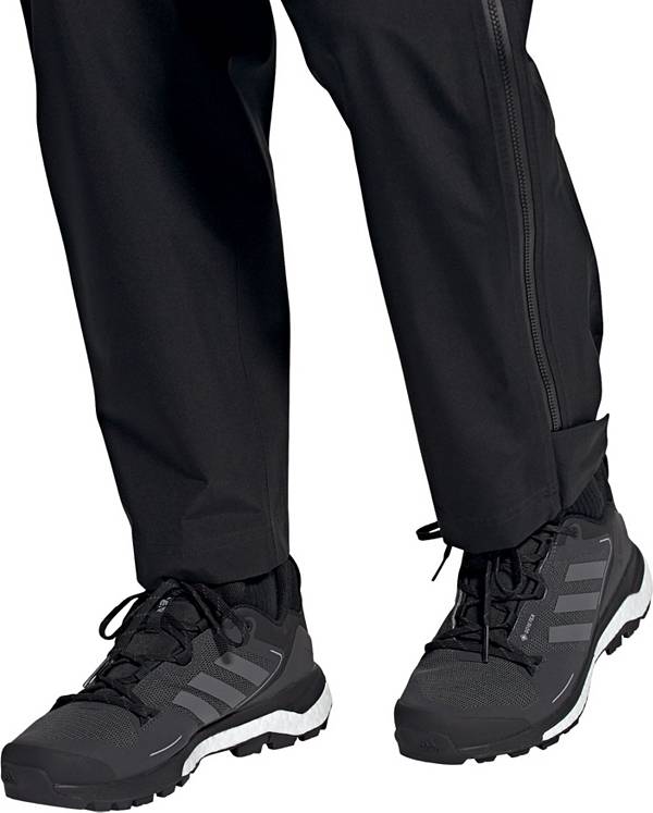アディダス メンズ ハイキングシューズ adidas Men's Skychaser GTX Hiking Boot - Black Greyの通販は