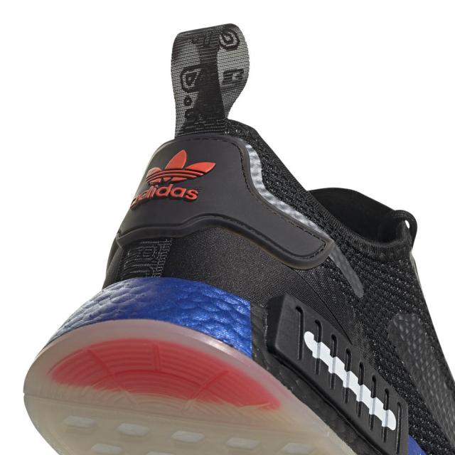 アディダス メンズ スニーカー adidas Originals NMD R1 ランニングシューズ Black/Black/Red アディダス メンズ スニーカー adidas Originals NMD R1 ランニングシューズ Black/Black/Red
