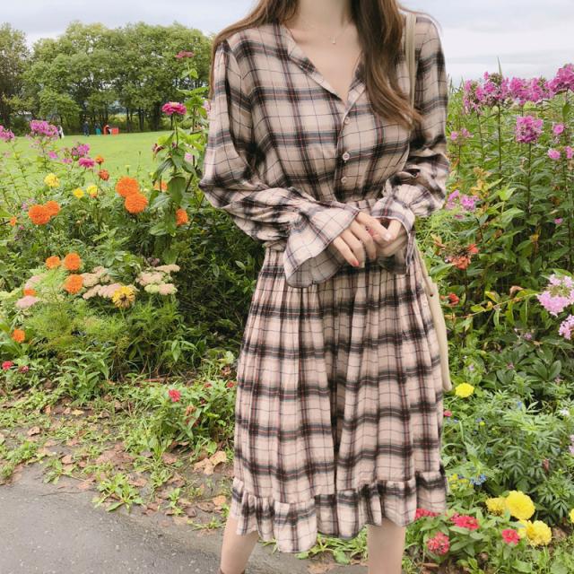 レトロチェック柄 ミディ丈フリル付きワンピース 長袖 ベルスリーブ カジュアル ガーリー かわいい デート 女子会 D1050の通販はau Pay マーケット K M Base