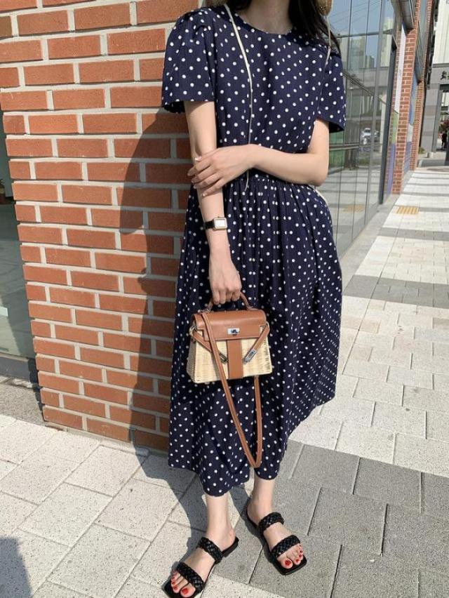 春夏 2カラー M 清涼感のある水玉は春夏アイテム シンプルで着回しの広いドット柄のワンピース ワンピース ドット柄 水玉 の通販はau Pay マーケット Crispy