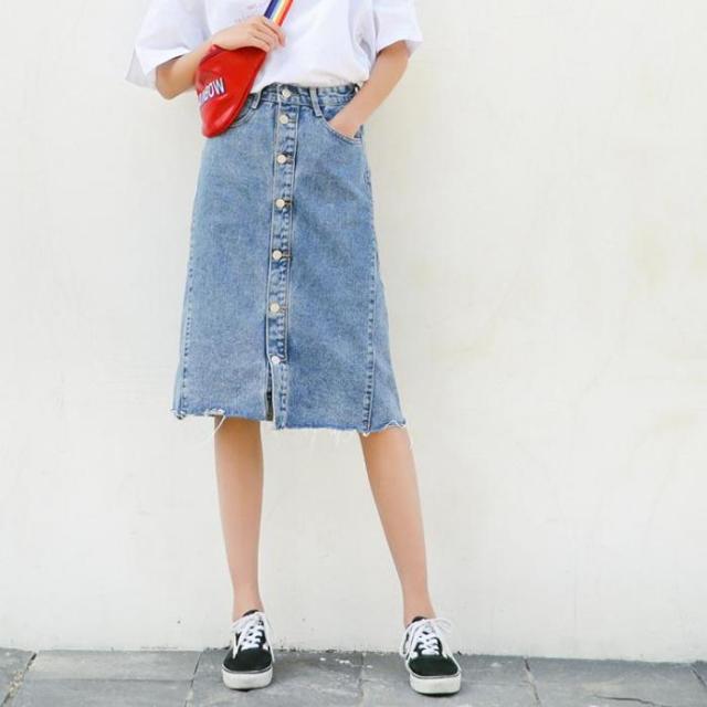 春夏 S L フロントに並んだボタンディテールがクラシックなアクセントに フロントボタンデニムスカート デニムスカート ロの通販はau Pay マーケット Crispy