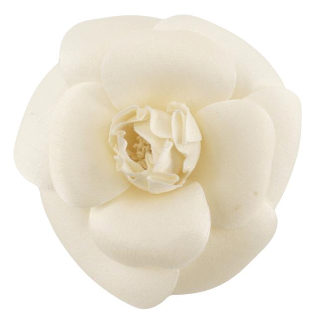 CHANEL シャネル コサージュ カメリア 布 白 ブローチ 5.1g