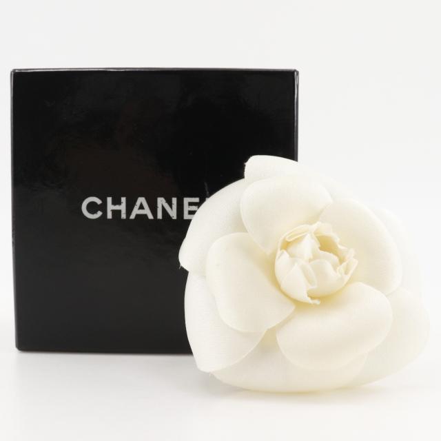 CHANEL シャネル コサージュ カメリア 布 白 ブローチ 5.1g