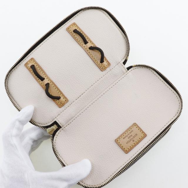 LOUIS VUITTON ルイ・ヴィトン トゥルースブラッシュPM 化粧