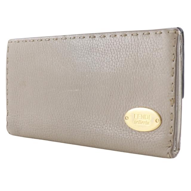 フェンディ の二つ折り長財布 グレー
