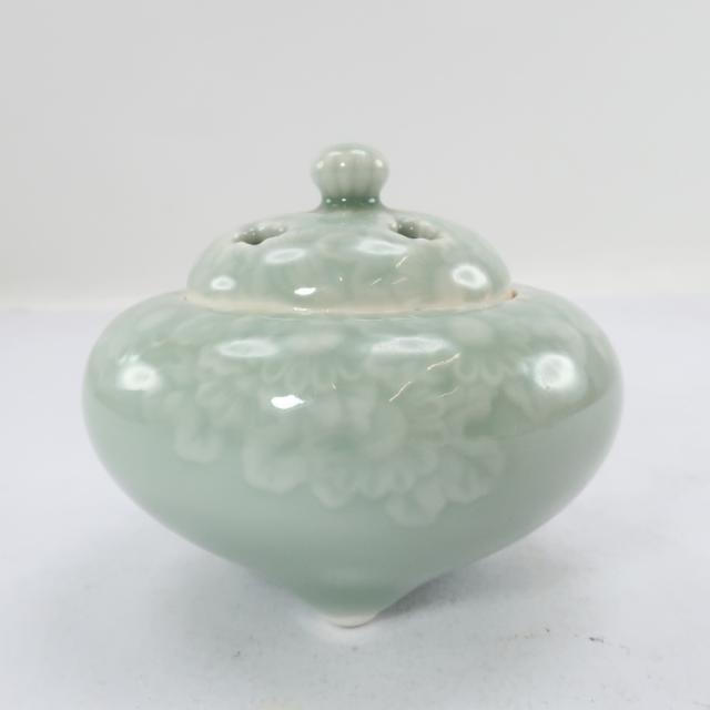 十二代 酒井田柿右衛門 青磁菊浮上香炉 陶磁器 骨董品 _ 【中古】_1