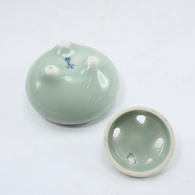 十二代 酒井田柿右衛門 青磁菊浮上香炉 陶磁器 骨董品 _ 【中古】_6